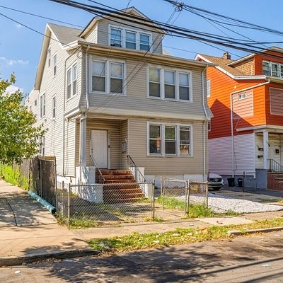 387 Leslie St, Newark, NJ 07112