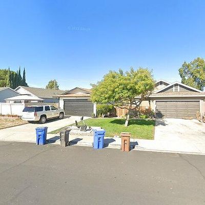 390 Hazelnut Ln, Oakley, CA 94561