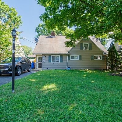 4 Tuttle St, Green Brook, NJ 08812