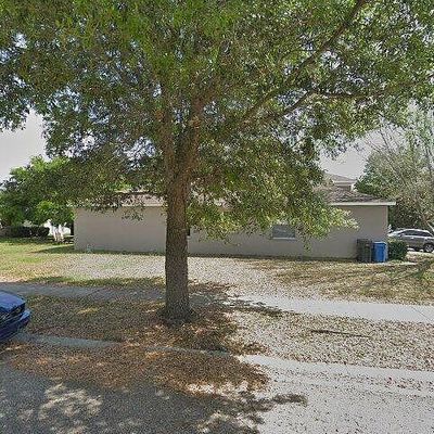 402 Down Pine Dr, Seffner, FL 33584