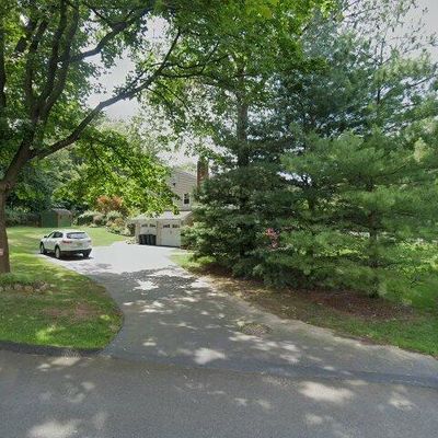 349 Holly Dr, Wyckoff, NJ 07481