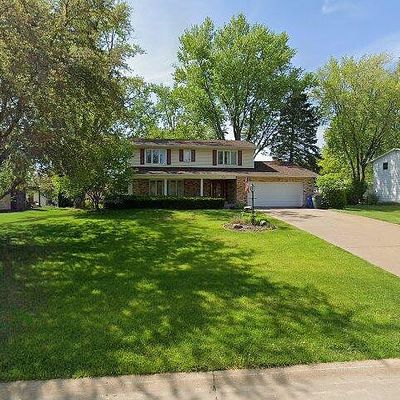 4318 Winding Hill Rd, Davenport, IA 52807