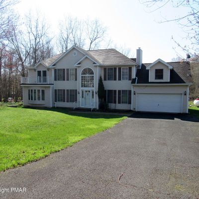 439 Cedar Dr, Long Pond, PA 18334