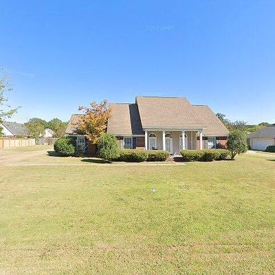 4646 Meadow Lake Dr, Tupelo, MS 38801