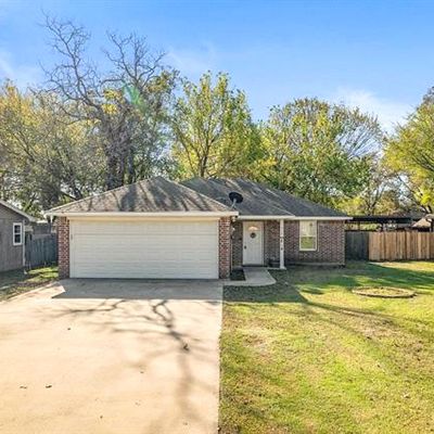 412 E Locust St, Collinsville, TX 76233