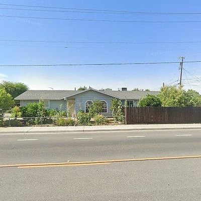 413 Barstow Ave, Clovis, CA 93612