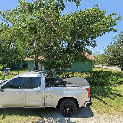 517 N Church St, Rockport, TX 78382