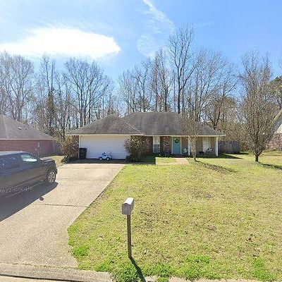 533 Eaglewood Dr, Florence, MS 39073