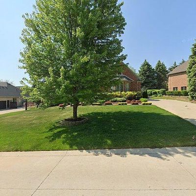 5040 Crystal Creek Ln, Washington, MI 48094