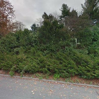 60 Skyridge Dr, Springfield, MA 01128