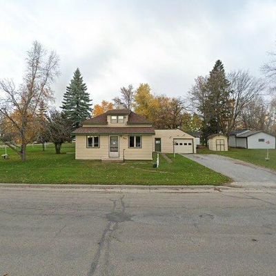 601 Lake St Nw, Warroad, MN 56763