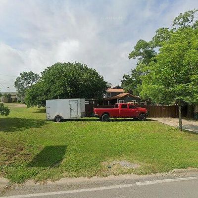 606 E Austin St, Luling, TX 78648