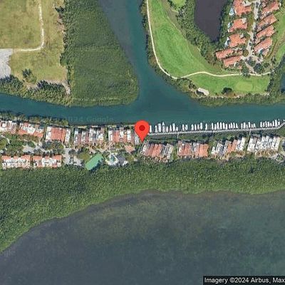 6100 Paradise Point Dr, Palmetto Bay, FL 33157