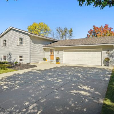 625 1 St St E, Glencoe, MN 55336