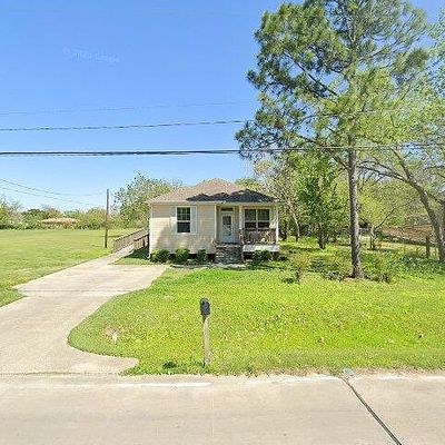 6513 Fairwood Rd, Hitchcock, TX 77563