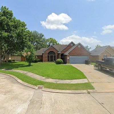 56 Michelia Ct, Lake Jackson, TX 77566