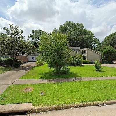 5611 Council Grove Ln, Houston, TX 77088