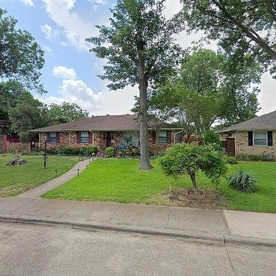 5824 Twineing St, Dallas, TX 75227