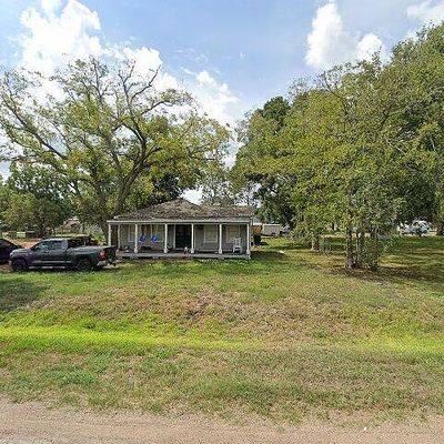 5909 Guyler St, Wallis, TX 77485