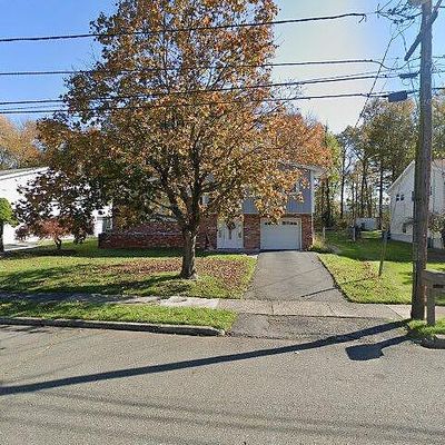 6 Floyd Dr, Totowa, NJ 07512