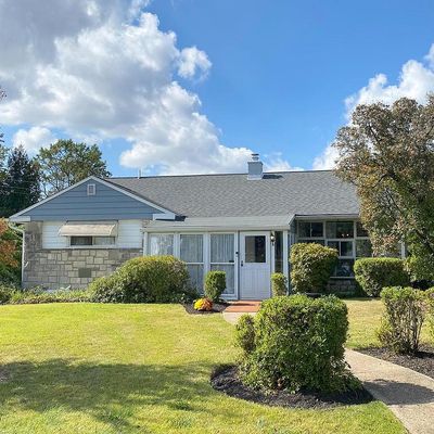 6 Gerald Dr, Aston, PA 19014