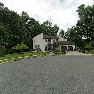 6 Royale Dr, Edison, NJ 08820