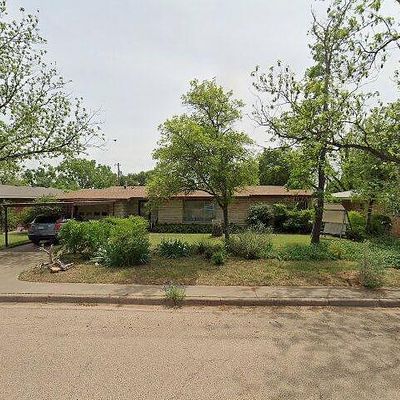 704 E Burnside St, Rotan, TX 79546