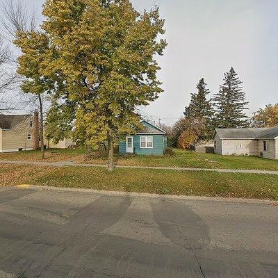 705 Delano Ave, Walhalla, ND 58282