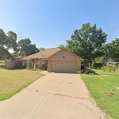 706 Brown Ave, Comanche, OK 73529