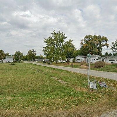 7122 N Main St, Wawaka, IN 46794