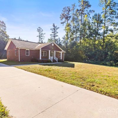 715 Archdale Dr, Lexington, NC 27292