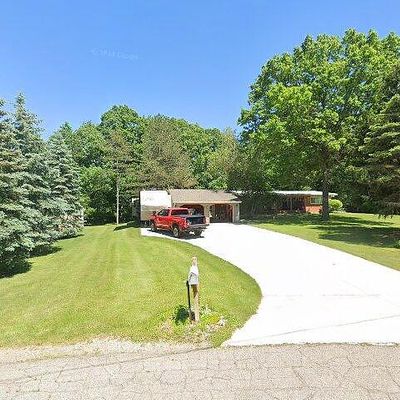 720 Sycamore Dr, Owosso, MI 48867