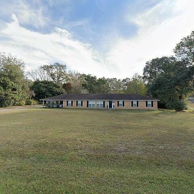 726 Central Ave W, Wiggins, MS 39577