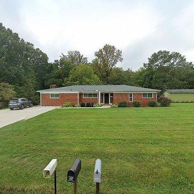 727 N Franklin Rd, Mount Airy, NC 27030