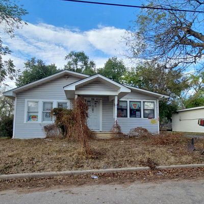 736 W Bell Ave, Rockdale, TX 76567