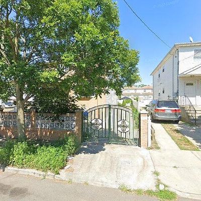 660 Beach 68 Th St, Arverne, NY 11692