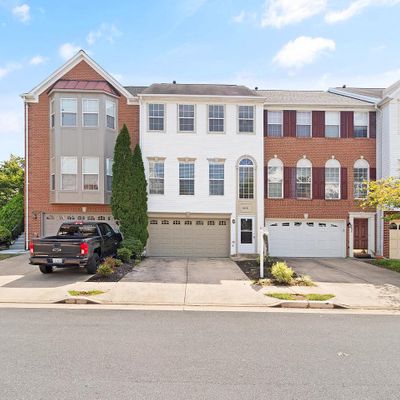 6631 Hunter Creek Ln, Alexandria, VA 22315