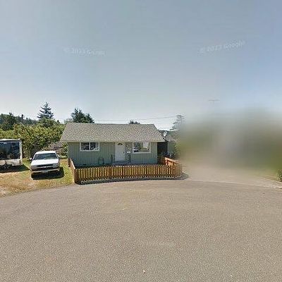 678 W Alder Pl, Reedsport, OR 97467