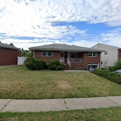 702 Columbus Cir, Perth Amboy, NJ 08861