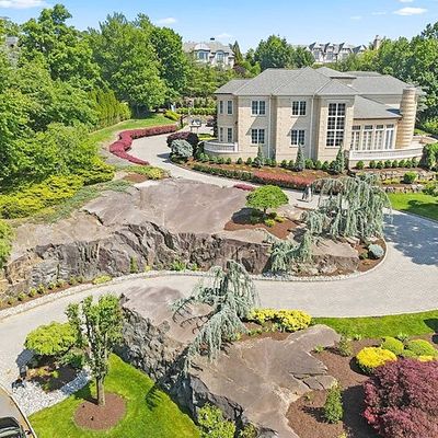 10 Hill Court, Cresskill, NJ 07626