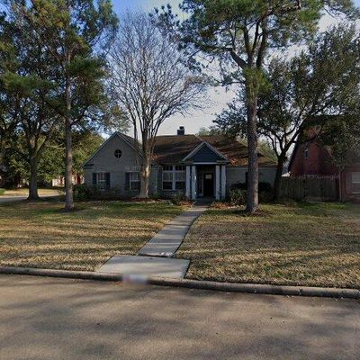 7826 Pine Falls Dr, Houston, TX 77095