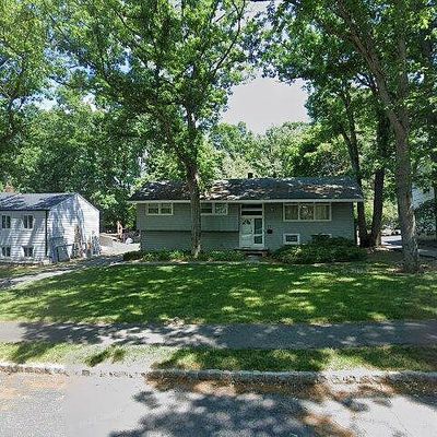 79 Palmer Dr, Livingston, NJ 07039