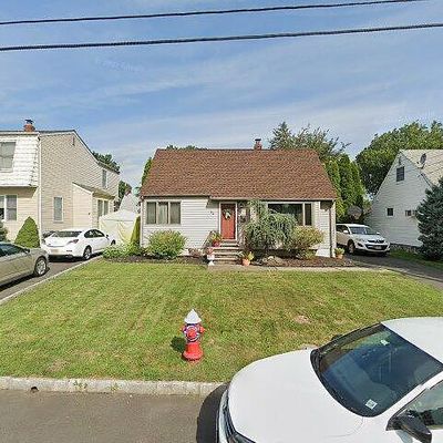 80 Ivy St, Clark, NJ 07066