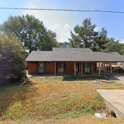 802 4 Th St Se, Magee, MS 39111