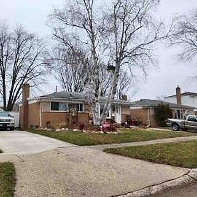 16037 Larkspur St, Roseville, MI 48066