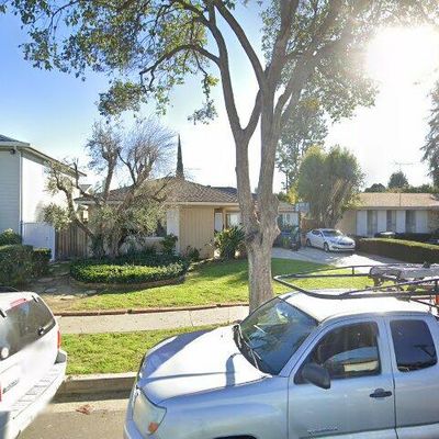 22330 Mobile St, Woodland Hills, CA 91303