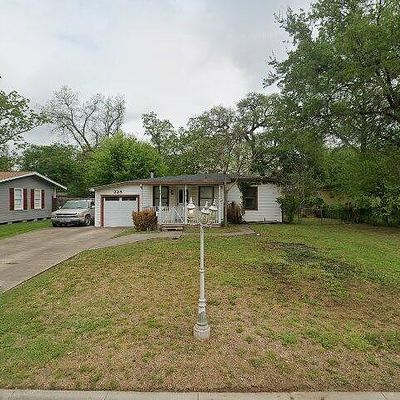 225 Jasmine St, Lake Jackson, TX 77566