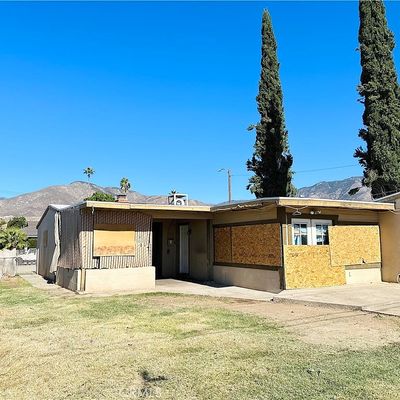 27081 14 Th St, Highland, CA 92346