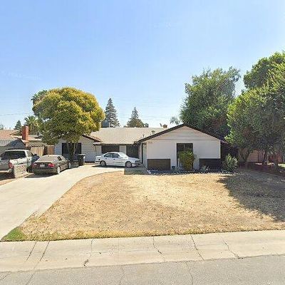 2716 S Fairway Ct, Visalia, CA 93277