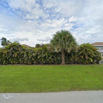 330 Kon Tiki Dr, Naples, FL 34113